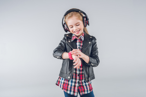 Little girl in headphones - 写真・画像