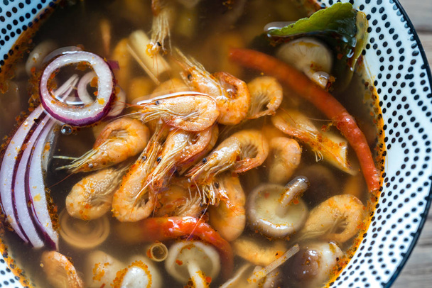 Миска тайського супу томатів
 - Фото, зображення