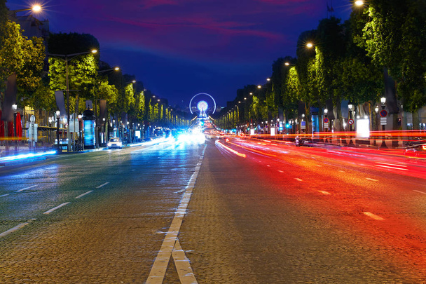 Champs Elysees avenue in Paris Francia
 - Foto, imagen