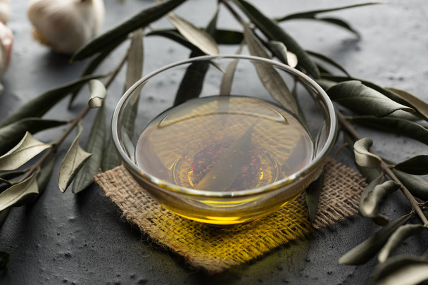 Oliiviöljy ja balsamiöljy
 - Valokuva, kuva