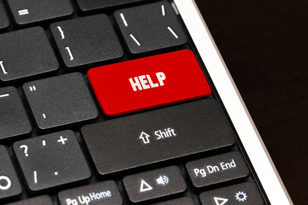 Kırmızı gir düğmesini üzerinde siyah klavye üzerinde yardım - Fotoğraf, Görsel