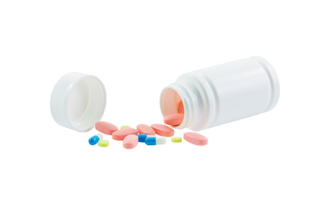 Таблетки и таблетки изолированы на белом
 - Фото, изображение