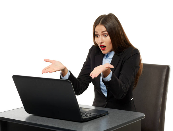 Frustrated businesswoman with laptop - Foto, Imagen