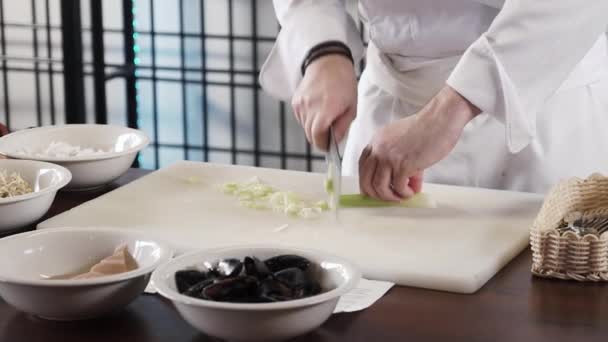 Proseffional chef hands is cutting celery on his own modern kitchen in slow motion 60fps - Filmagem, Vídeo