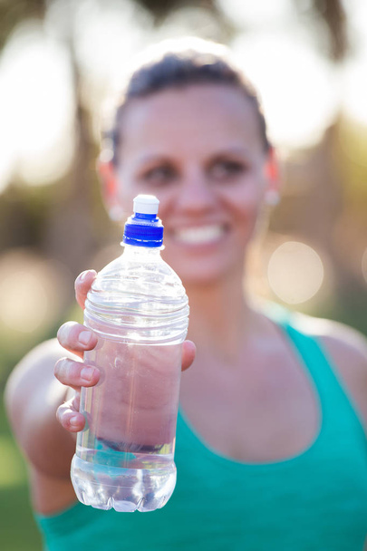  athlete holding out her water bottle - Zdjęcie, obraz