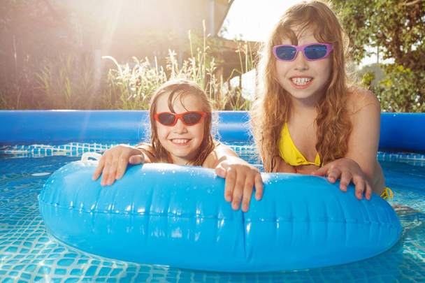 Happy kids playing in swimming pool - Фото, изображение