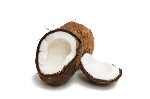 bruin kokosnoot geïsoleerd  - Foto, afbeelding