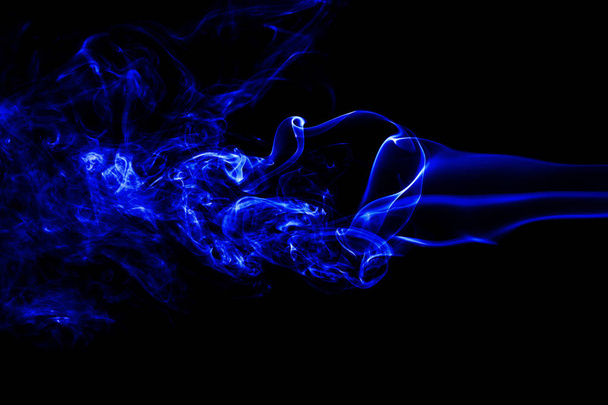 abstrakcja biały dym na czarnym tle, tło, niebieski dym - Zdjęcie, obraz