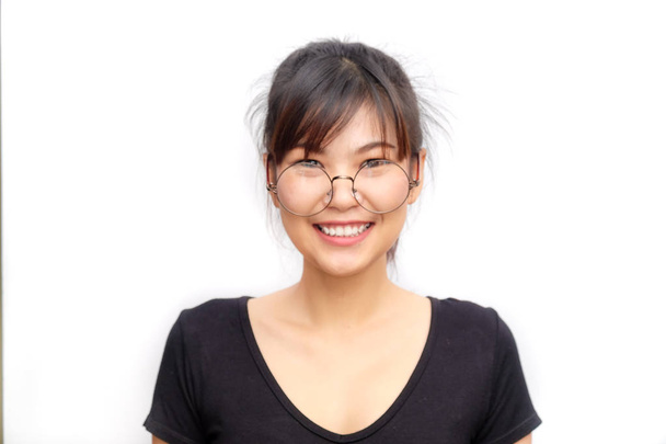 Casual chemise noire asiatique femmes avec des lunettes
 - Photo, image