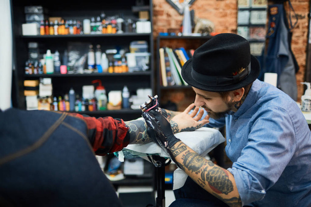 Татуировка татуировщика
 - Фото, изображение