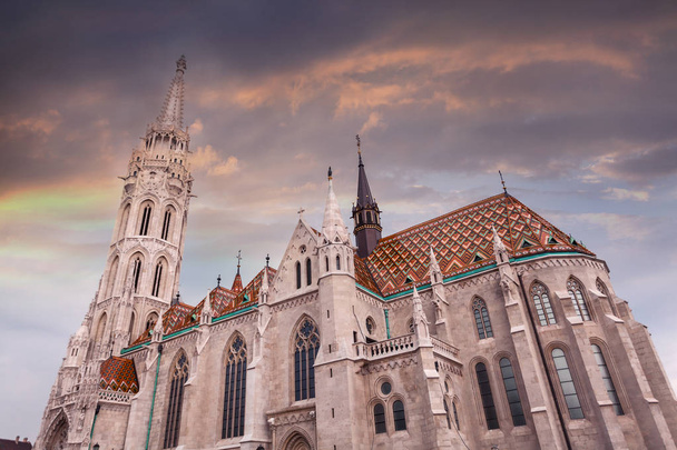 St. Matthias Church in the Fishermans Bastion in Budapest, Hungary - Фото, изображение