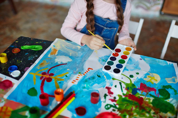 Girl painting picture  - Fotó, kép