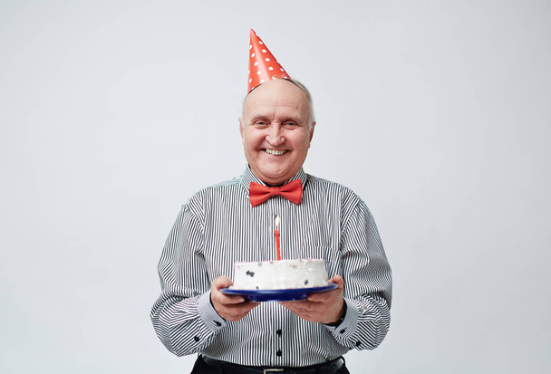 man holding birthday cake - Фото, изображение