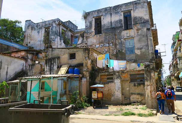 zona povera dell'Avana, Cuba
  - Foto, immagini