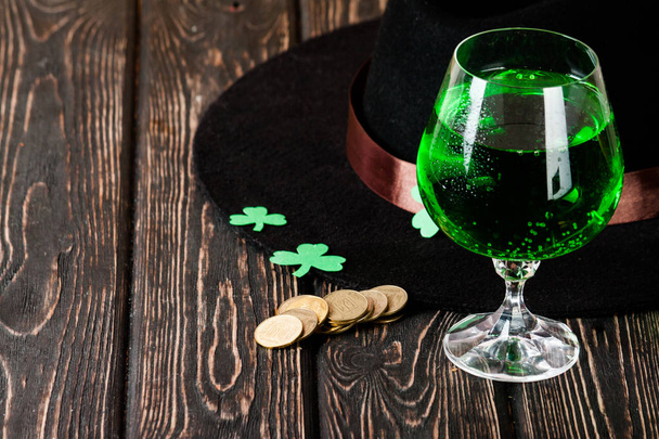 Feliz día de San Patricio bebida verde
 - Foto, Imagen