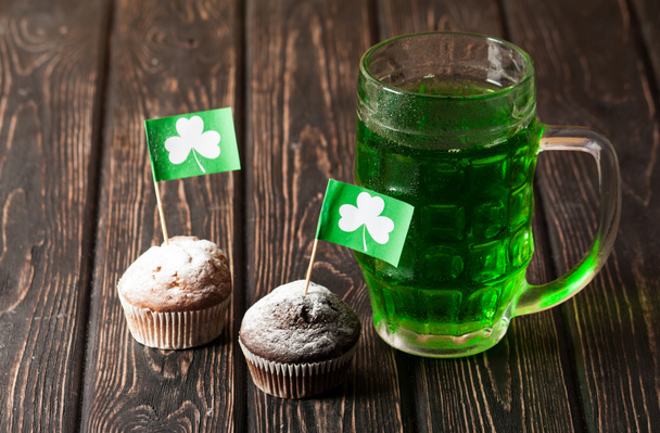 ハッピー聖パトリックの日の緑の飲み物 - 写真・画像