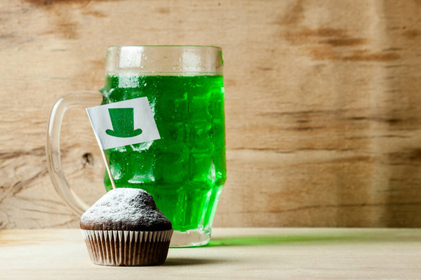 ハッピー聖パトリックの日の緑の飲み物 - 写真・画像