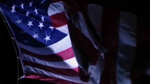 Amerykańska flaga w nocy - Materiał filmowy, wideo