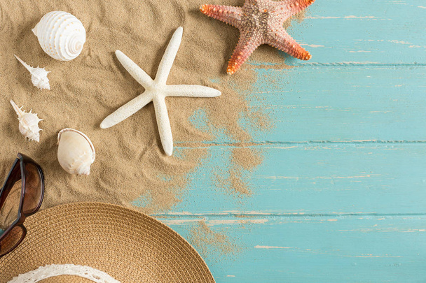 Sand and shells on the wooden floor of the blue,summer concept - Φωτογραφία, εικόνα