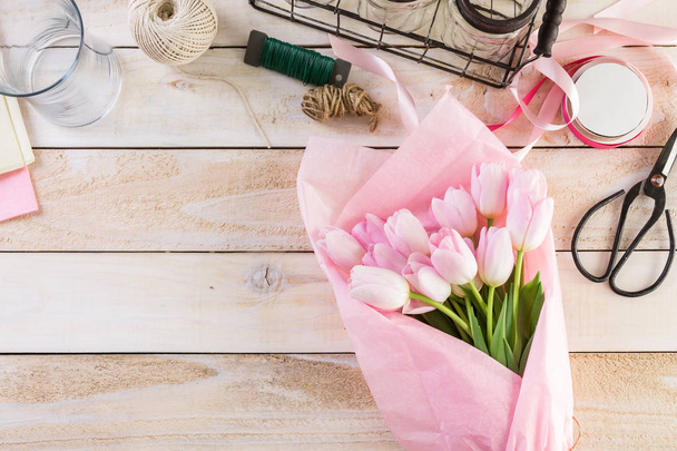 Blick auf rosa Tulpen - Foto, Bild