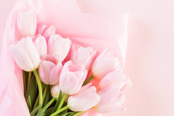 Kimppu vaaleanpunainen tulppaanit - Valokuva, kuva
