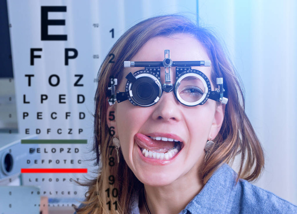 Dívka v messbrille brýle Oční klinice - Fotografie, Obrázek