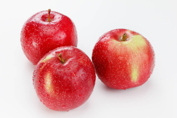 Drops of water on red apples - Foto, Bild