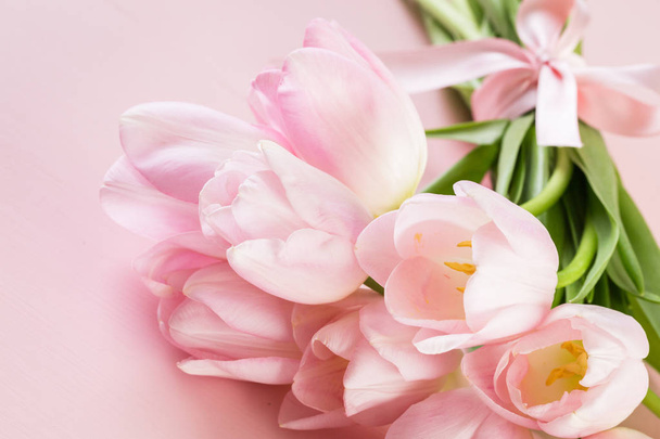 Светло-розовые тюльпаны
  - Фото, изображение