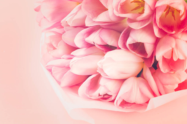 Светло-розовые тюльпаны
  - Фото, изображение