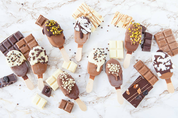 Frozen popsicles with chocolate - Фото, зображення