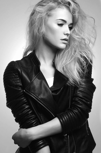 blonde hair young woman - Fotografie, Obrázek