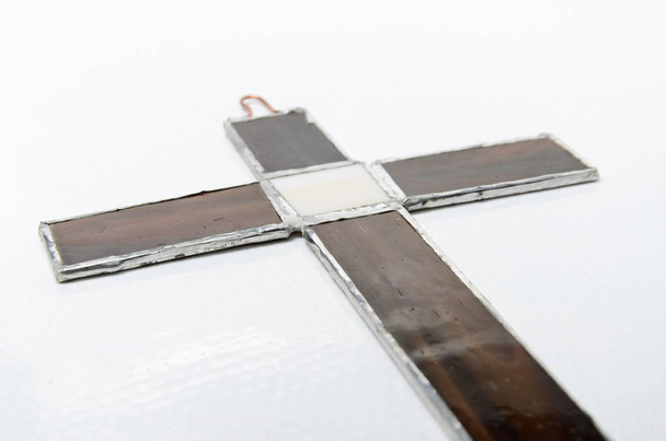 ornements crucifix en verre coloré
 - Photo, image