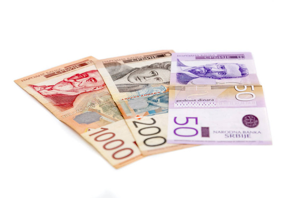 Srbské měny bankovky izolované na bílém - Fotografie, Obrázek