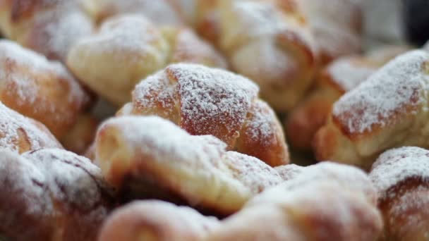 Croissants de azúcar en polvo
 - Metraje, vídeo