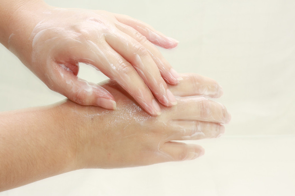 Мытье рук с мылом
. - Фото, изображение