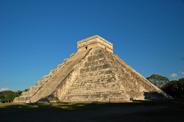 Temple of Kukulkan / Chichen Itza, Mexico - Photo, Image