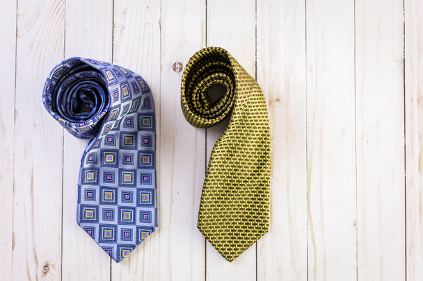 Cravatte uomo colore
  - Foto, immagini