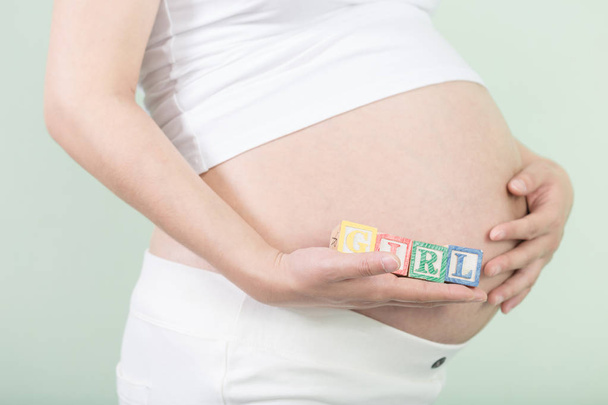 young pretty pregnant woman with cubes - Fotoğraf, Görsel