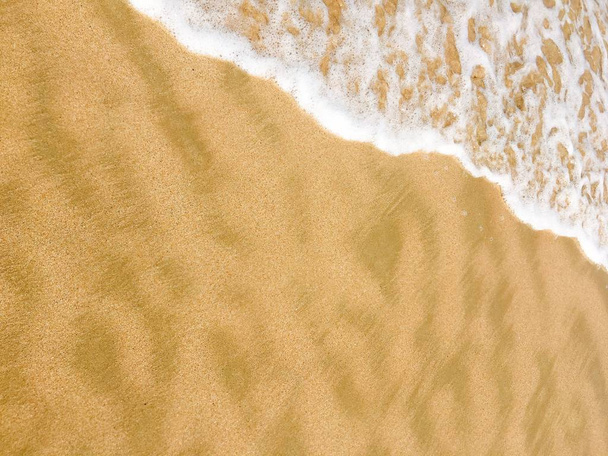 Elérése partján a Leppelő tenger hullámai - Fotó, kép