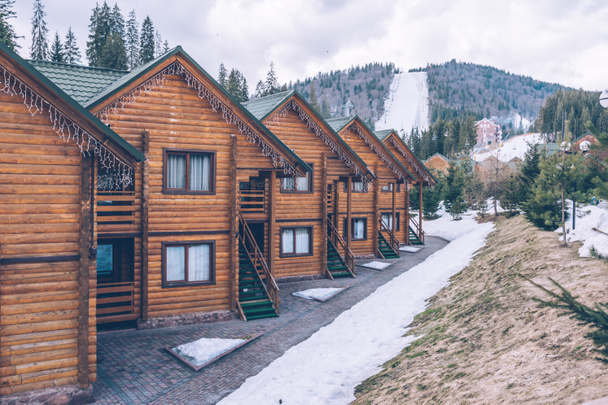 moderne und komfortable Ferienhäuser am Skigebiet - Foto, Bild