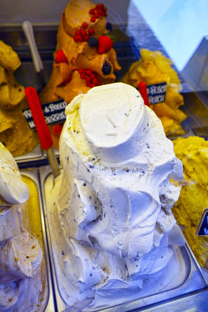 Detail von leckerem Eis in einem Geschäft - Foto, Bild