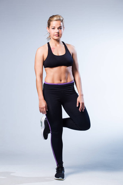 Beautiful female fitness model  - Valokuva, kuva