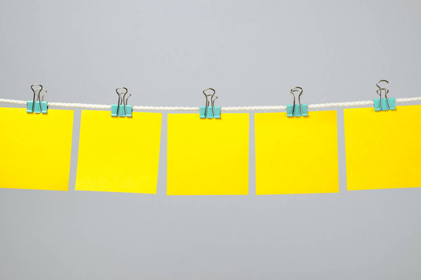 Blank yellow paper sheets on the string - Foto, Imagen