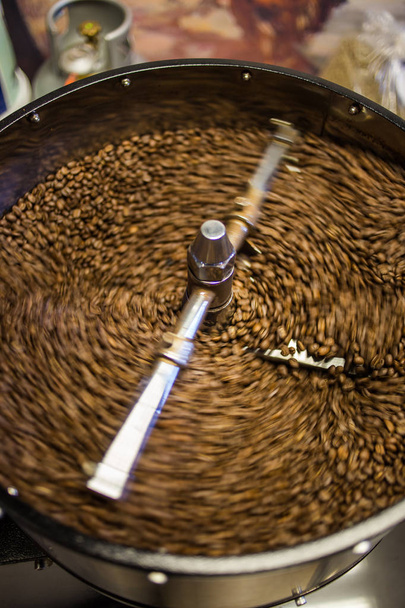  roasting coffee beans    - Фото, зображення