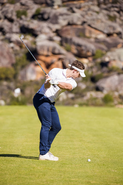 golfer planning his shot to the pin - Foto, Imagem
