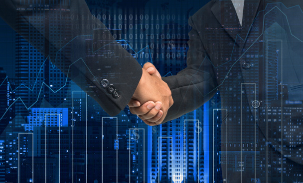 Рукопожатие между бизнесменами
  - Фото, изображение