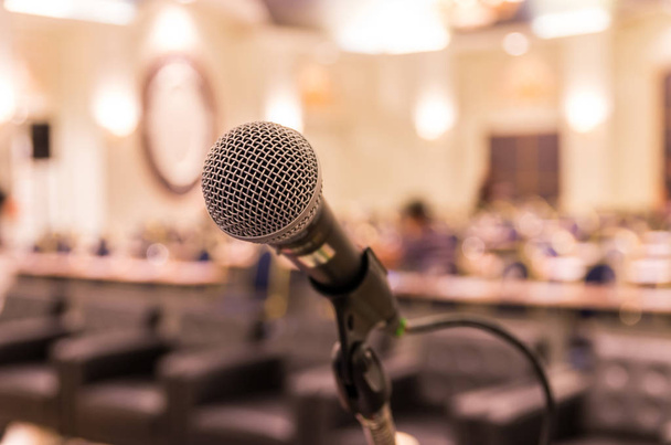 microphone dans la salle de conférence  - Photo, image
