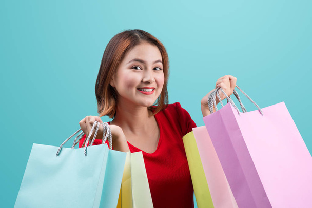 asiatique femme avec coloré shopping sacs
  - Photo, image