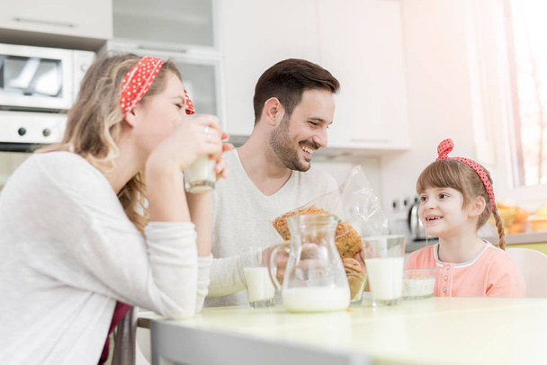 Happy family having breakfast at home - Foto, Imagem