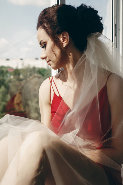 mariée en robe avec voile blanc
 - Photo, image
